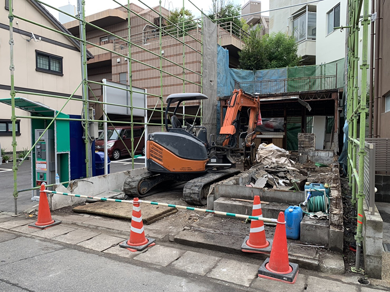 数日かけて、重機等にて、解体、運び出し等をし無事、解体作業が終了致しました。